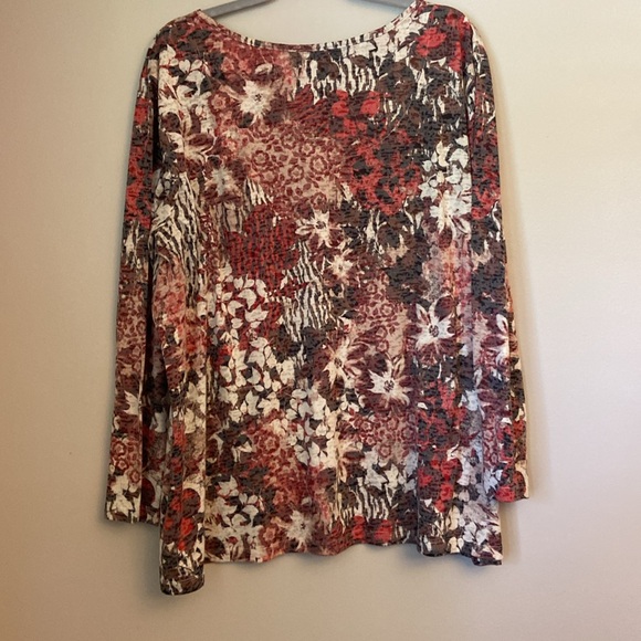 ⭐️ Erika Embellished Floral Print V neckline Long Sleeve Top women’s size 3X - Picture 5 of 6